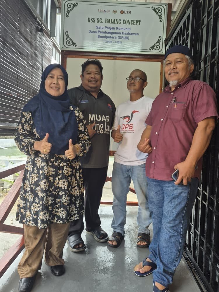 Sebahagian barisan pengurusan koperasi: Penasihat, Bendahari, Setiausaha dan Pengerusi Koperasi Sinar Selatan Berhad.